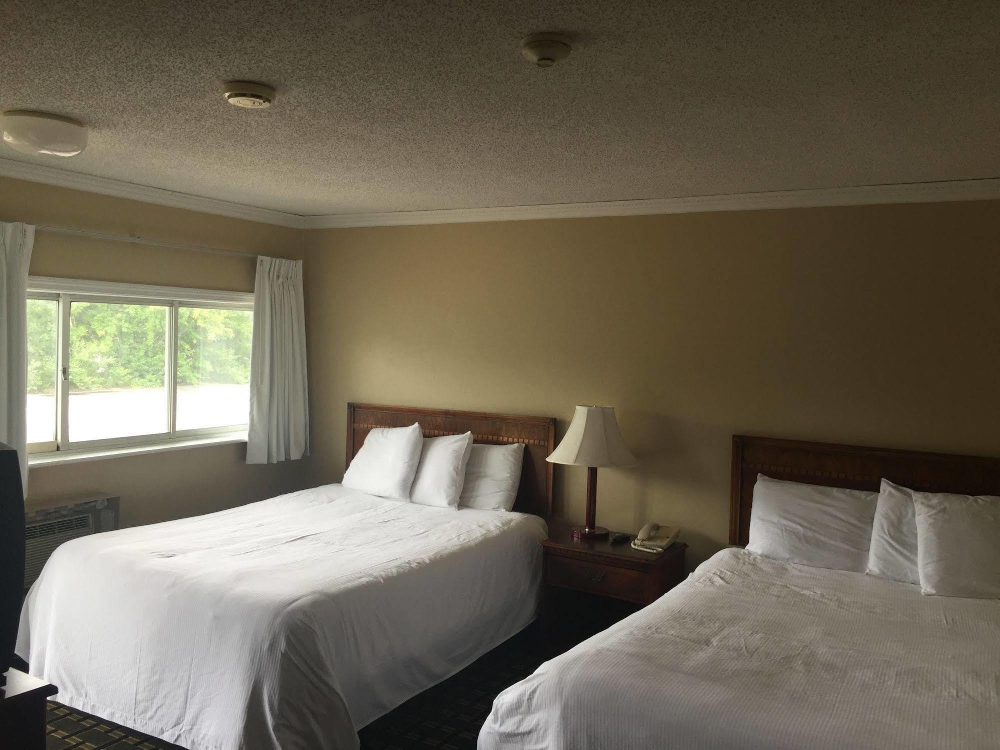 Nashoba Valley Inn & Suites Ayer Exterior photo