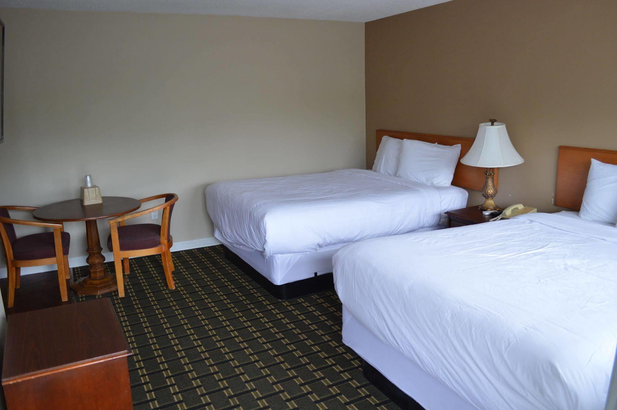 Nashoba Valley Inn & Suites Ayer Exterior photo