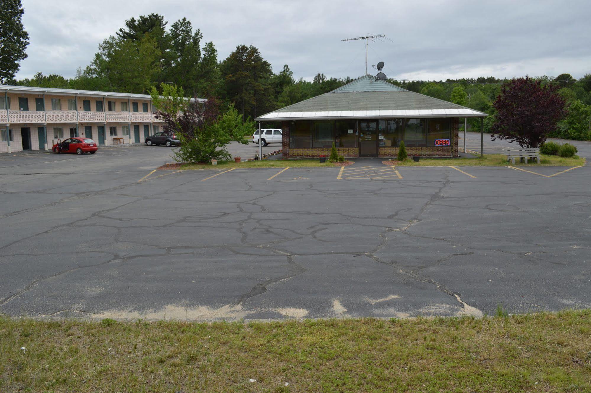 Nashoba Valley Inn & Suites Ayer Exterior photo